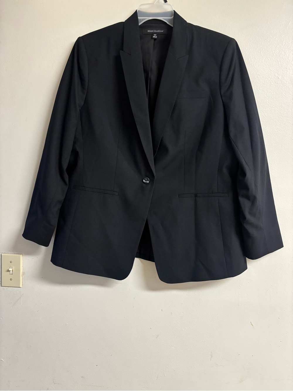 Desing collective Black Single-Button Women's Blazer - Tailored Notch Lapel
